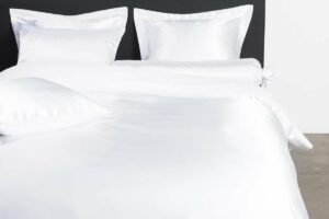 Ambianzz Bedding - Satijn Uni - Dekbedovertrek - Tweepersoons - 200x200/220 cm - Wit