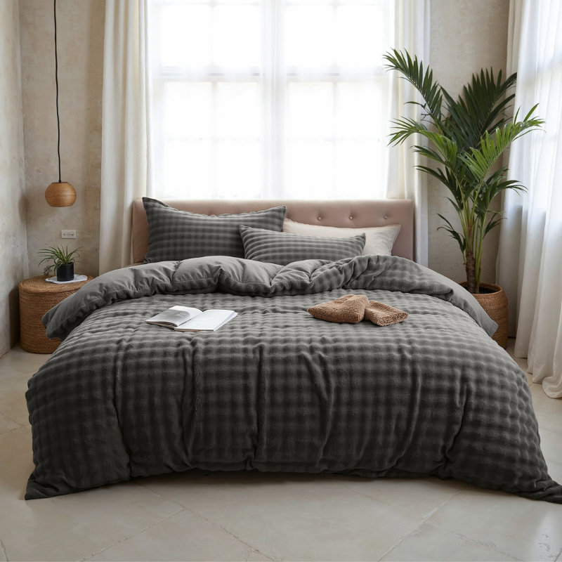 Sale: -33% | Dekbedovertrek Teddy Pom Pom - Antraciet - Eenpersoons (140x200 Cm) - Antraciet Microvezel Teddy - Effen - Sleeptime - Dekbed-Discounter.nl